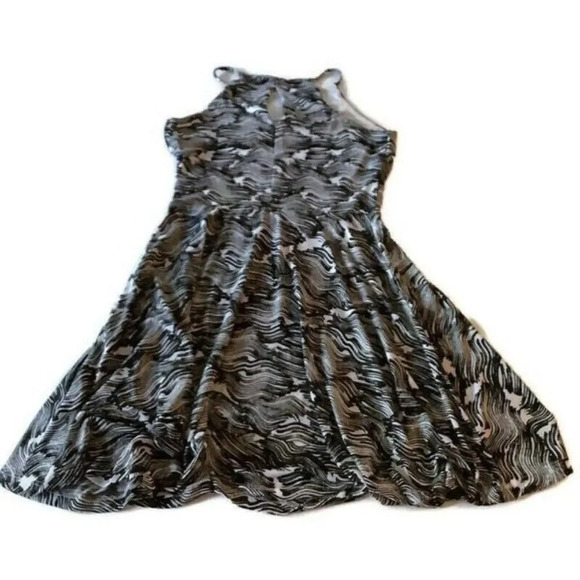 Bar III Size Medium Fit & Flare Halter Mini Sun Dress Black & White Pattern - Picture 2 of 8